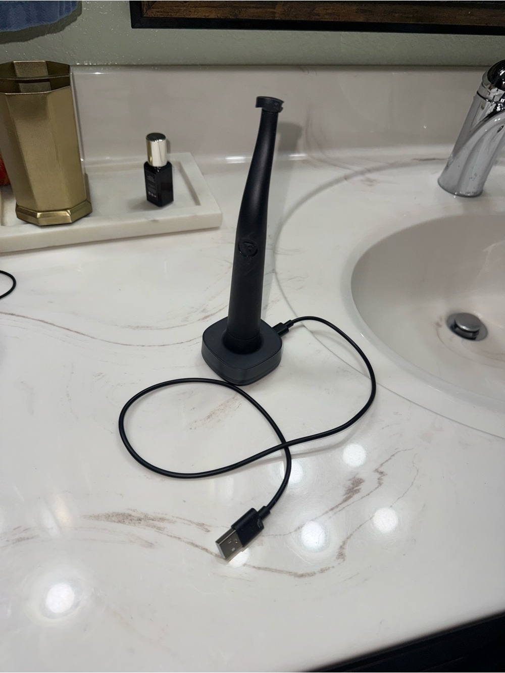 Flaus Black Electric Flosser and charger - Picture 8 of 10